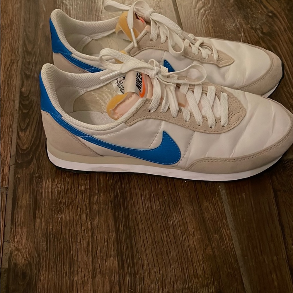 Nike Men's White and Blue Sneakers